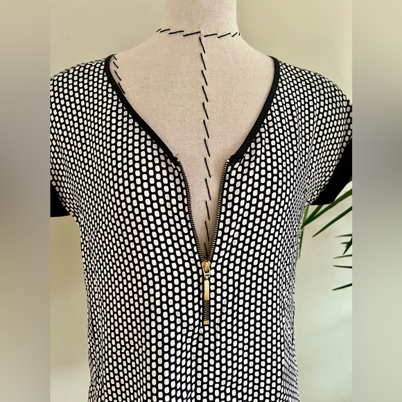 Express Geometric Print Black & White Zip Front Top – XS - Picture 10 of 14